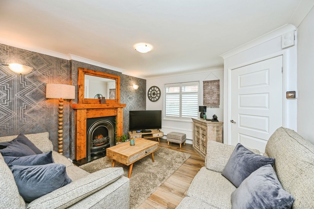 Property photo 3 of 19 Pbox-Img.Jpg