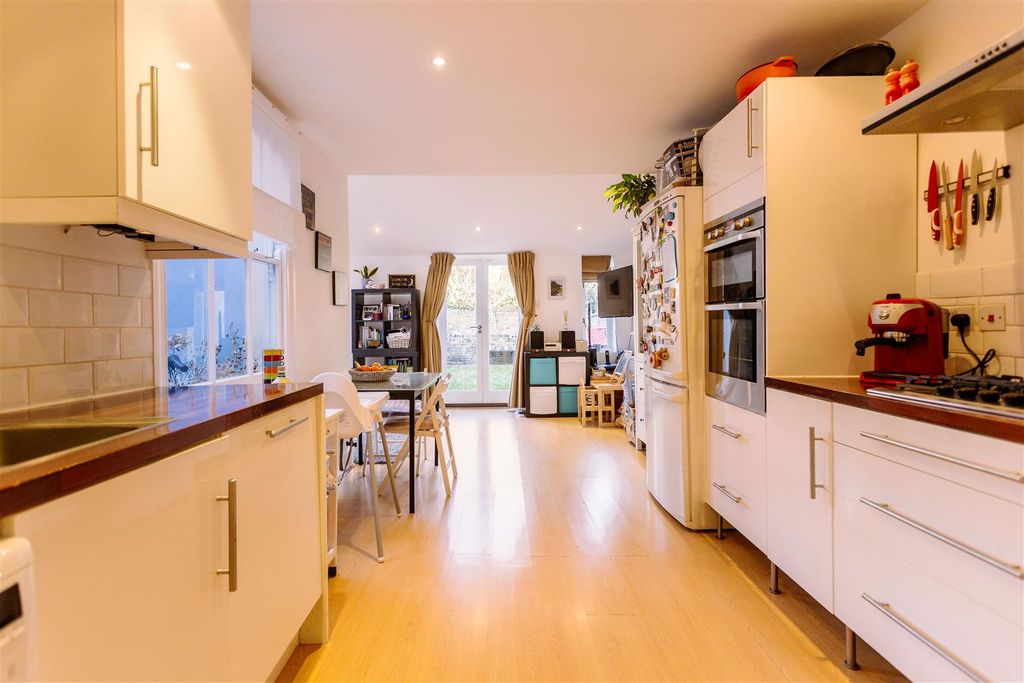 Property photo 2 of 15 Mb_Upper Tollington Park_Finsbury Park_Davies Davi