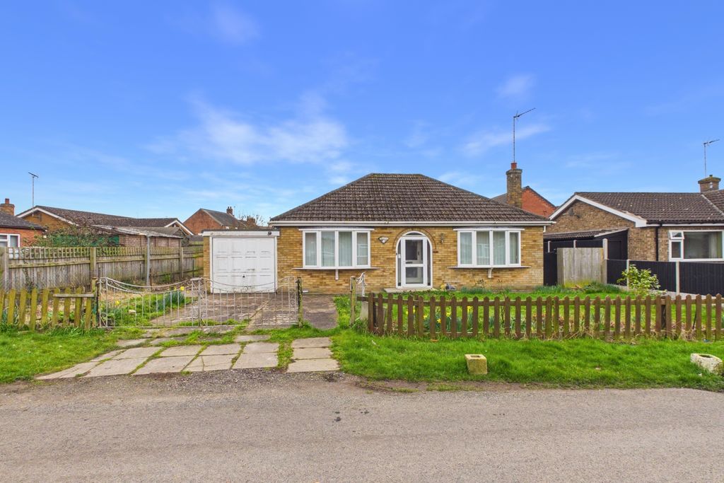 Property photo 1 of 14 Ewemove - Spalding - Garage