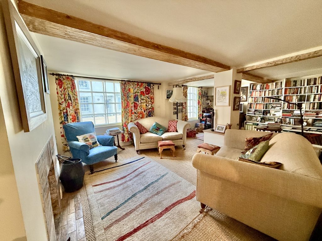 Property photo 2 of 20