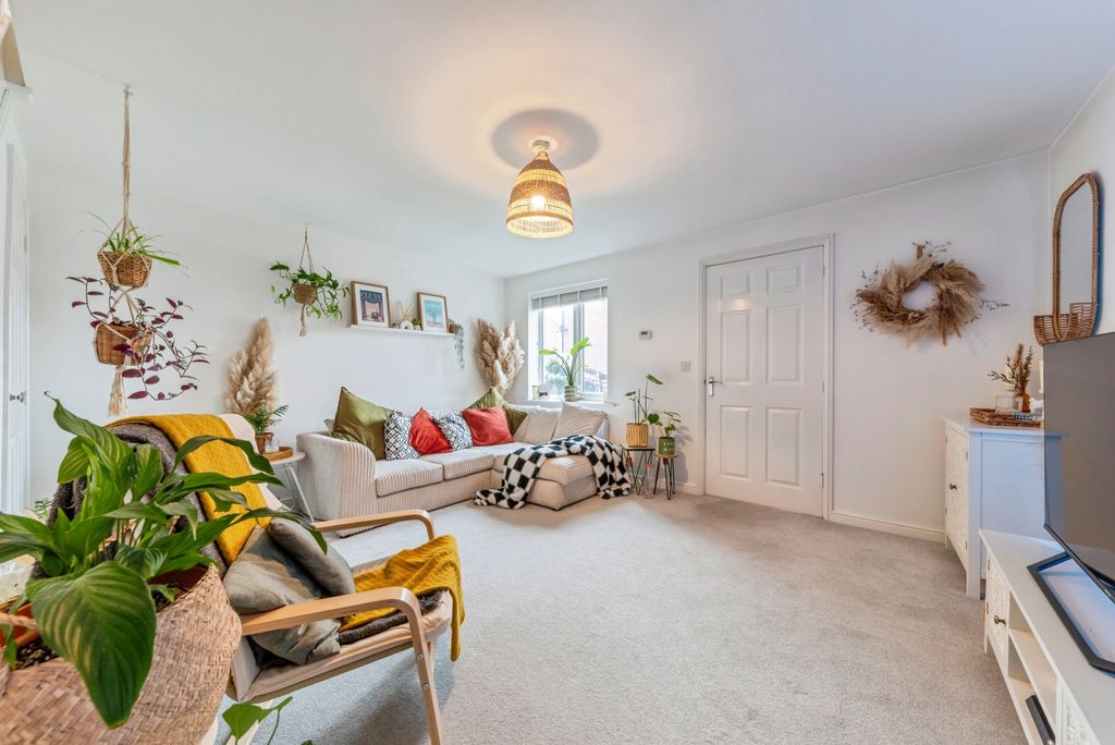 Property photo 1 of 18 17_Poppy_Avenue-23