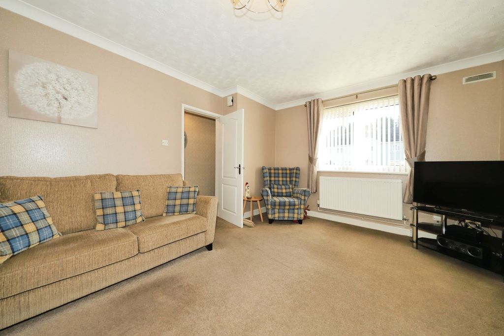 Property photo 2 of 13 Lounge