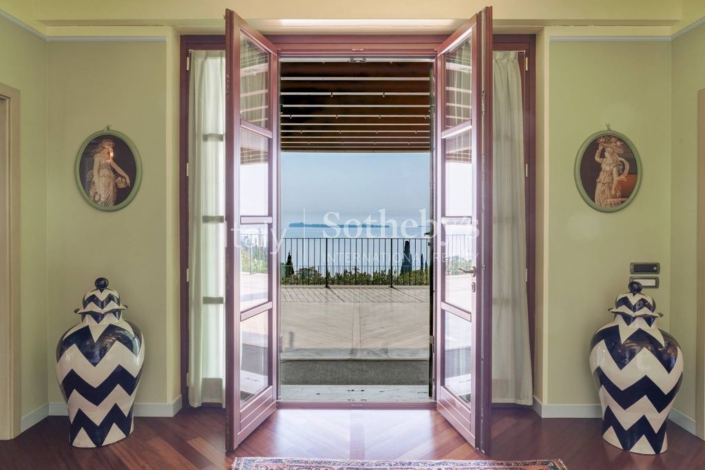 Property photo 2 of 31