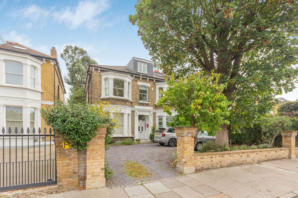 Property photo 1 of 13 Photo 12