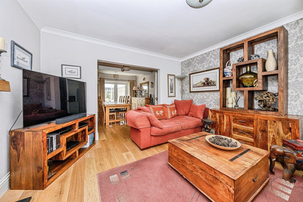 Property photo 2 of 17