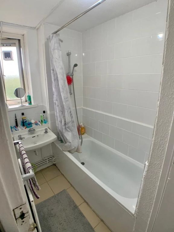 Property photo 3 of 7 Bathroom
