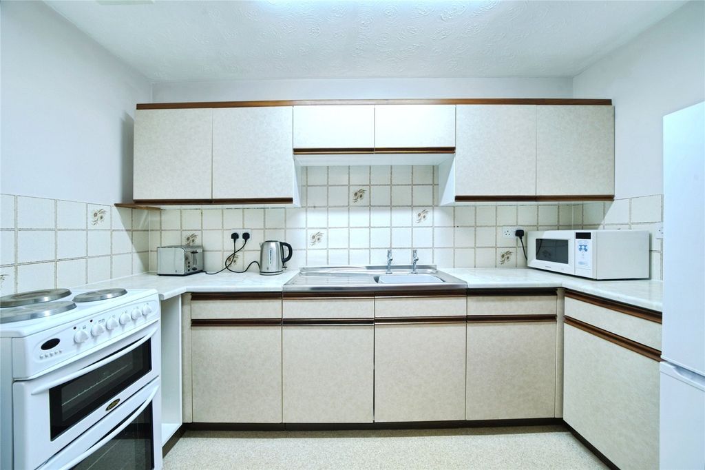 Property photo 3 of 18 Kitchen