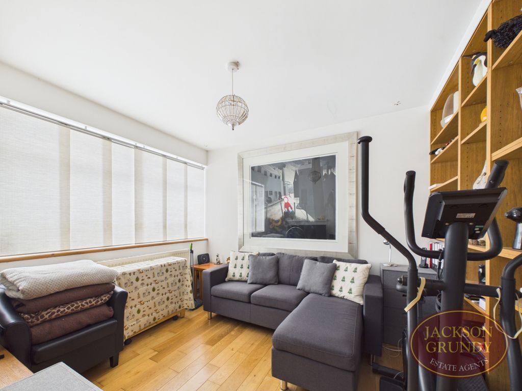 Property photo 2 of 14 Lindale Close