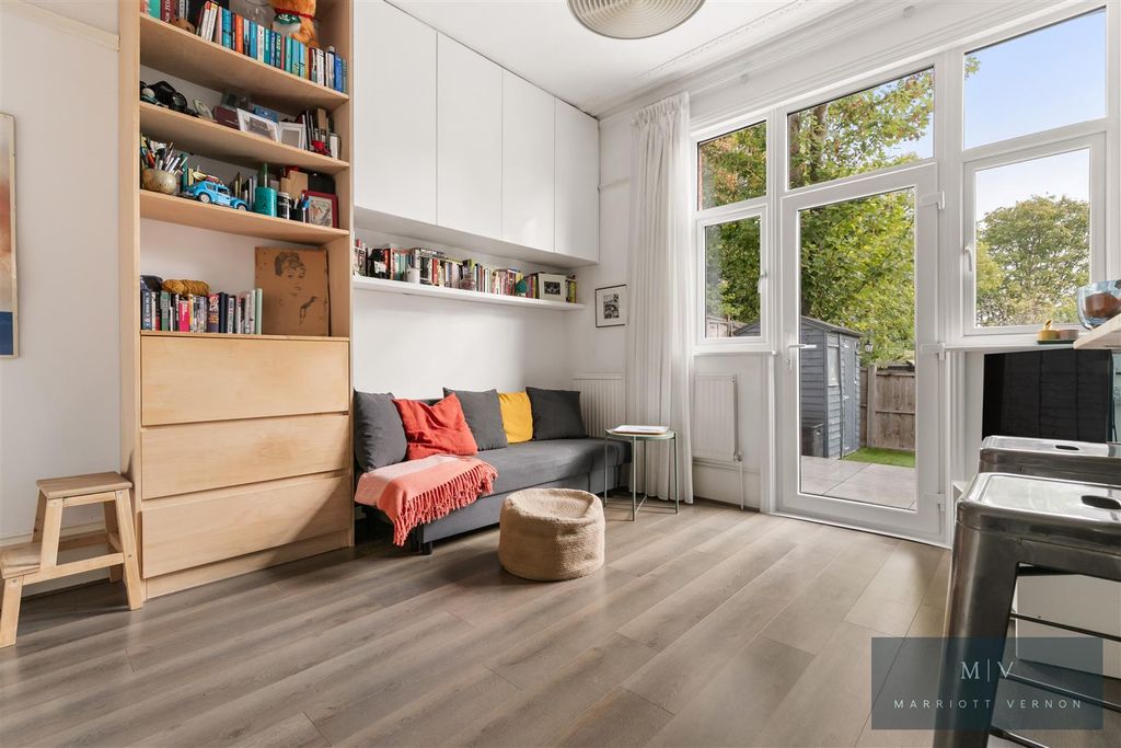 Property photo 2 of 13 St. Augustines Avenue 54 F2 MV-5.Jpg