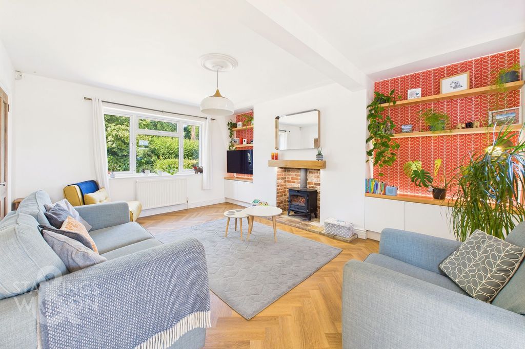 Property photo 3 of 28