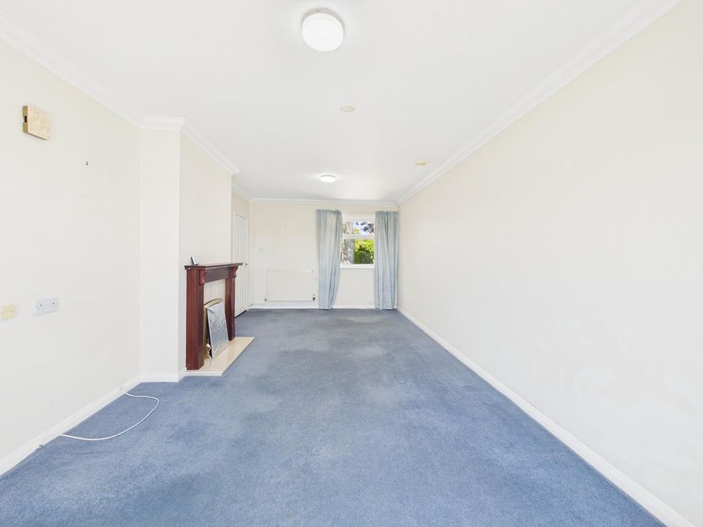Property photo 3 of 12 Living Room