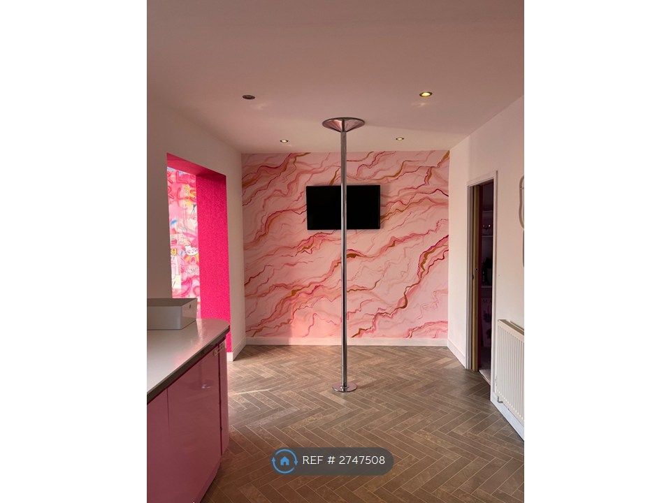 Property photo 3 of 13 Kitchen