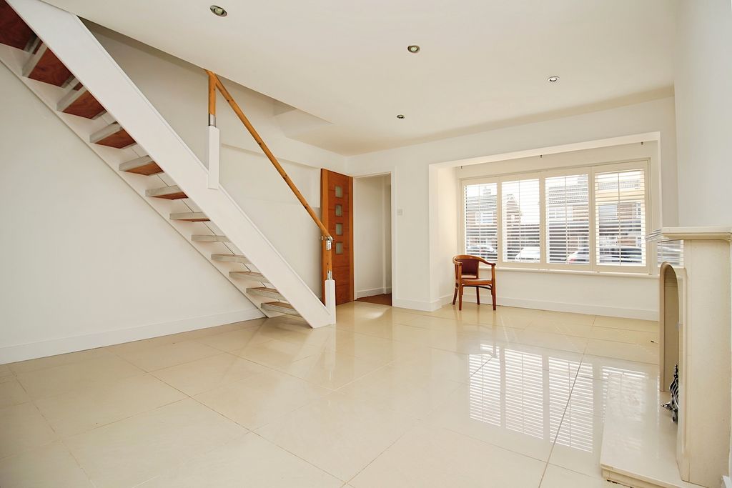 Property photo 3 of 27