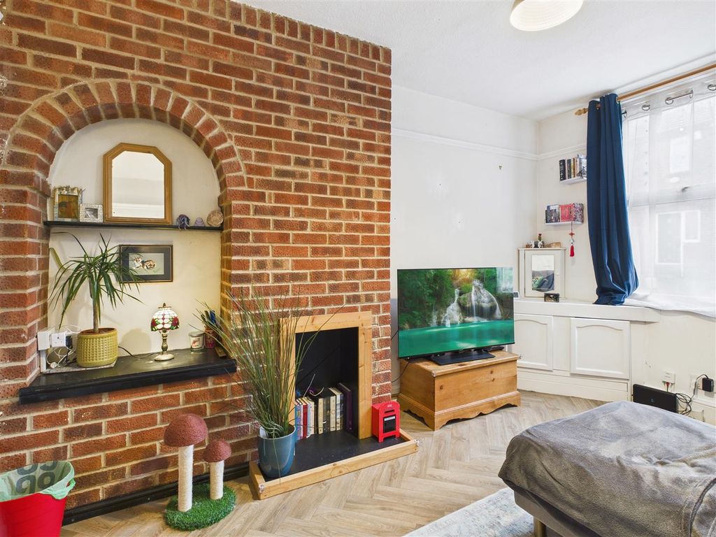 Property photo 2 of 15 Cam05476G0-Pr0101-Still002.Jpg