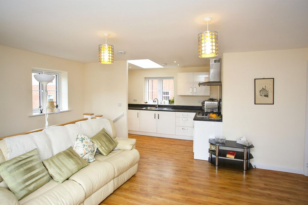 Property photo 2 of 8 Lounge