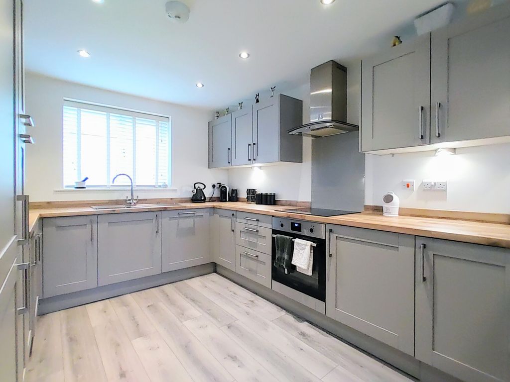 Property photo 2 of 12 Kitchen