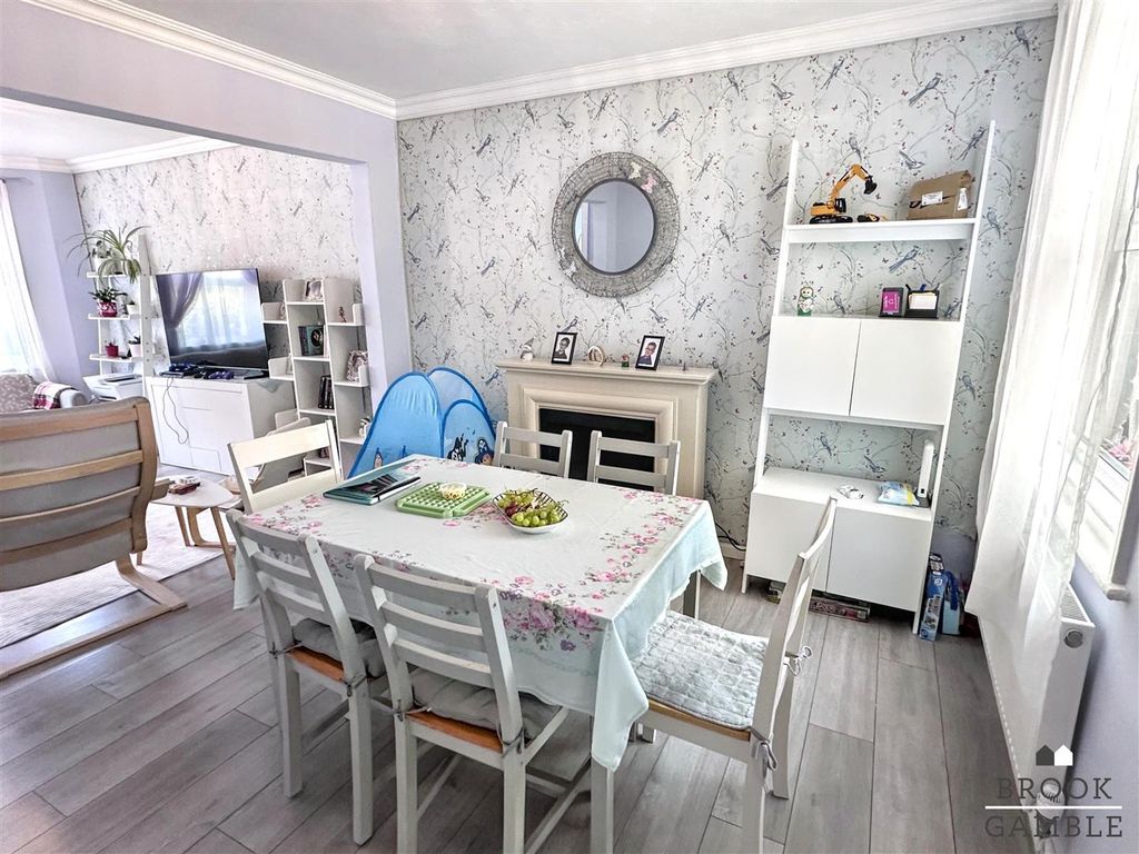 Property photo 1 of 18 01323 438506