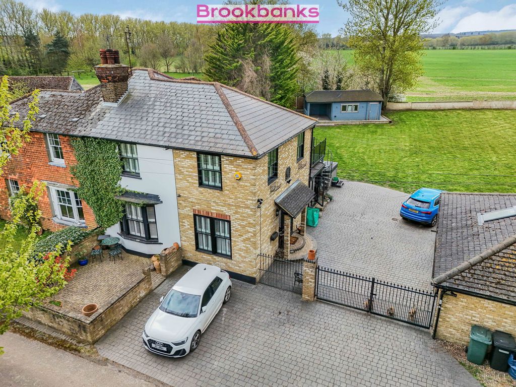 Property photo 1 of 32