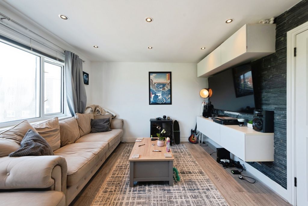 Property photo 2 of 13 Pbox-Img.Jpg