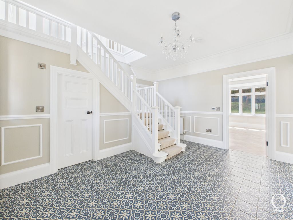Property photo 2 of 32