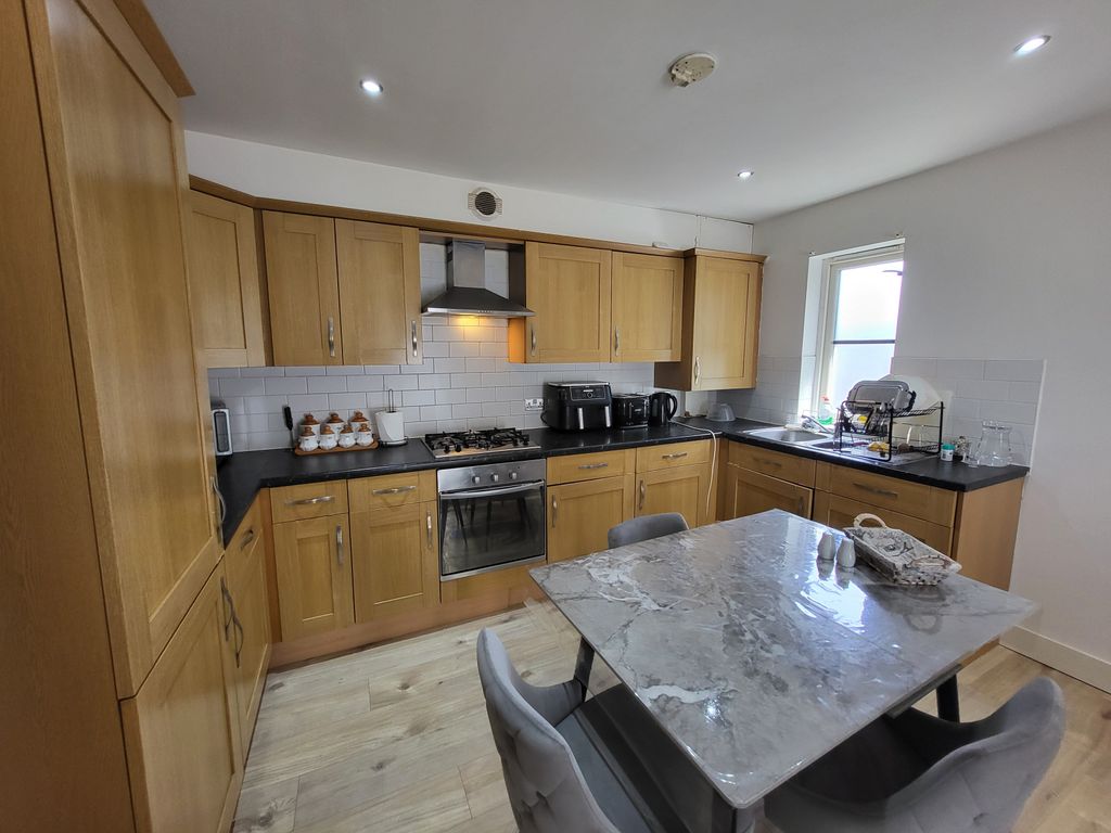 Property photo 3 of 11 Gallery