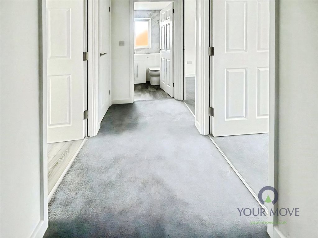 Property photo 2 of 9 Hallway