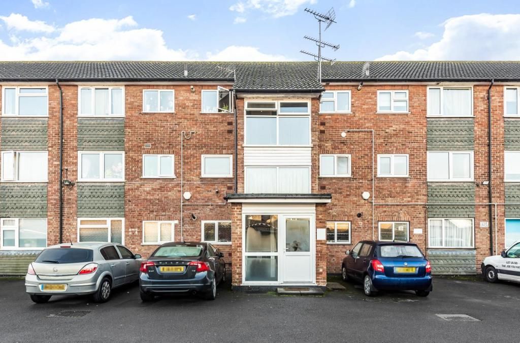 Property photo 1 of 14 2 Bed Flat To Rent Uxbridge