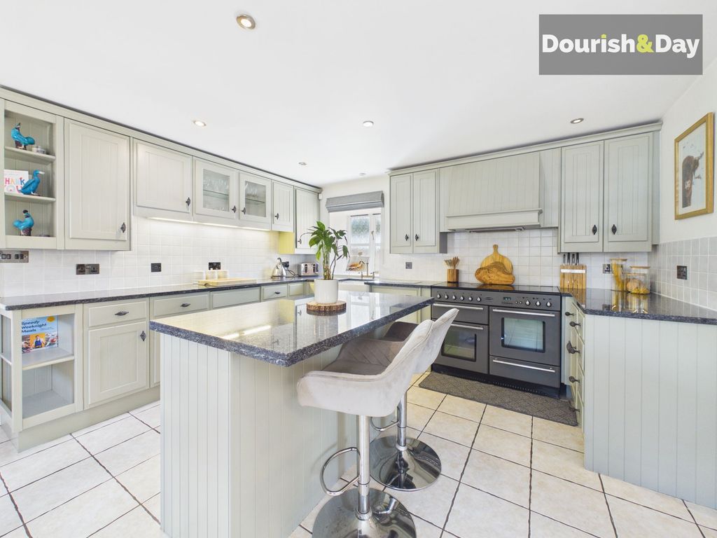 Property photo 2 of 34