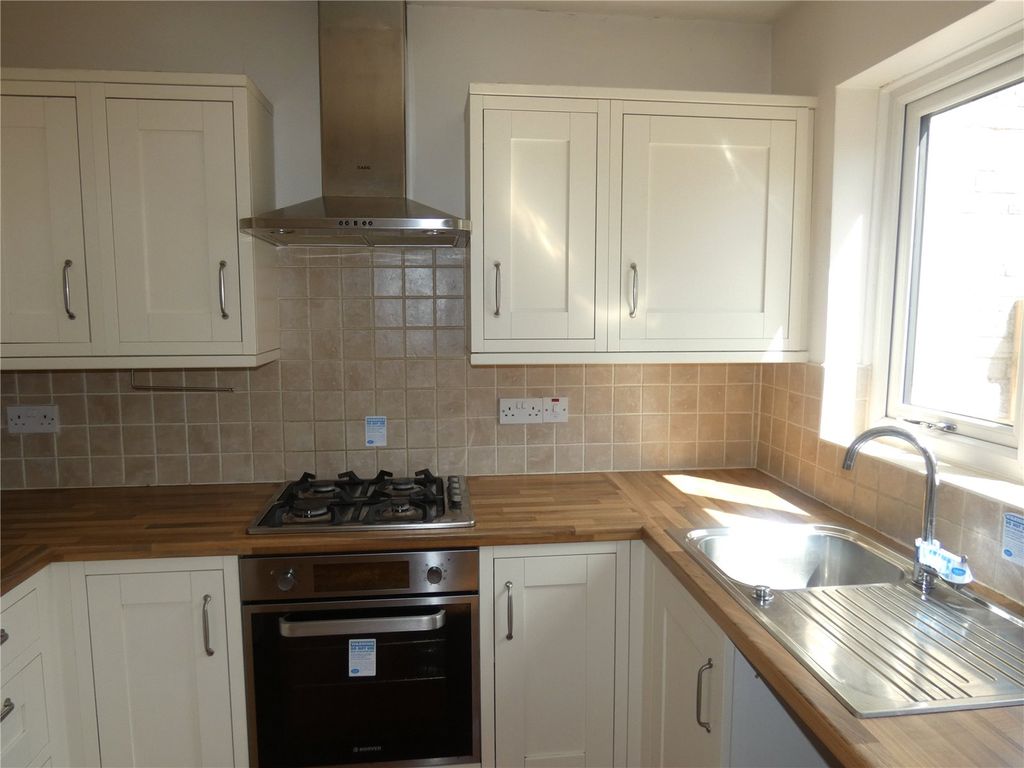 Property photo 3 of 6 Kitchen