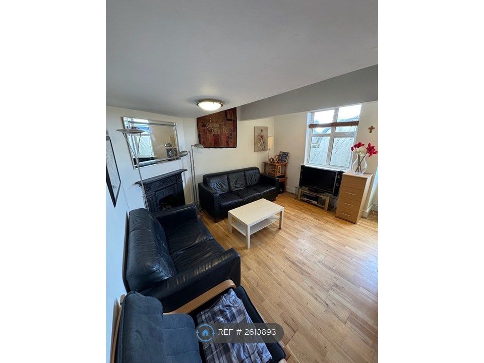 Property photo 2 of 20 Living Room