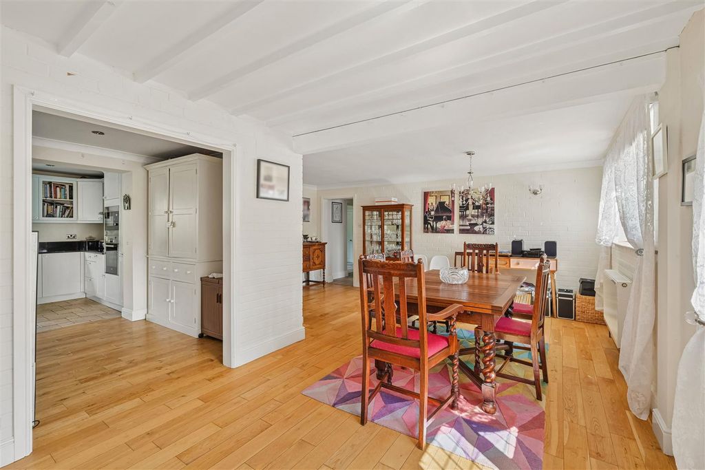 Property photo 3 of 26 Wonford Close