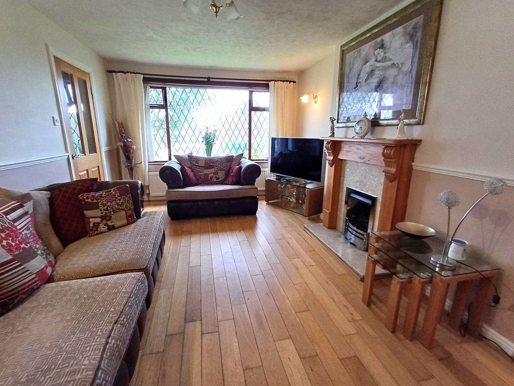 Property photo 1 of 13 Lounge