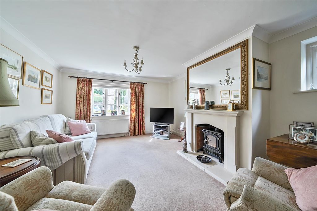 Property photo 3 of 19 Sitting Room