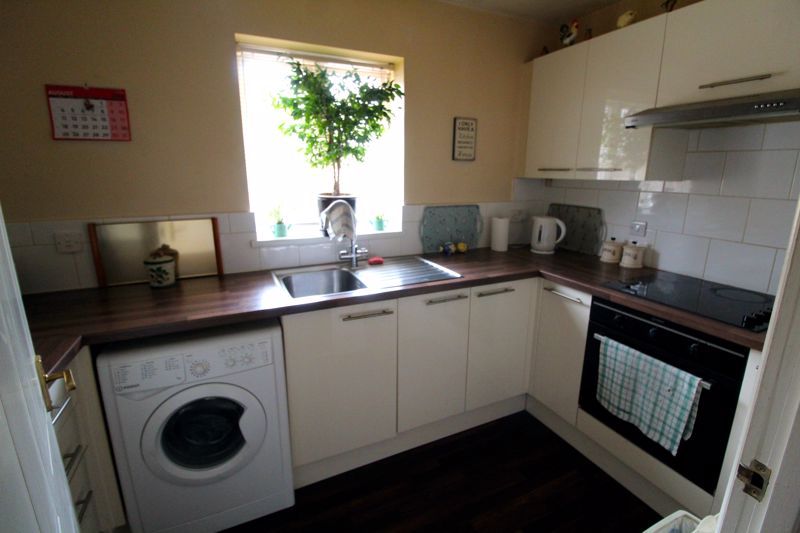 Property photo 3 of 6 Kitchen