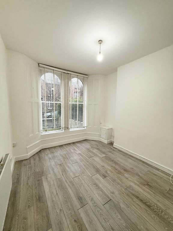 Property photo 2 of 10 Bedroom