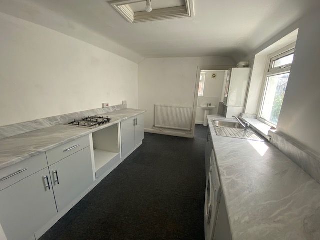 Property photo 2 of 7 Kitchen