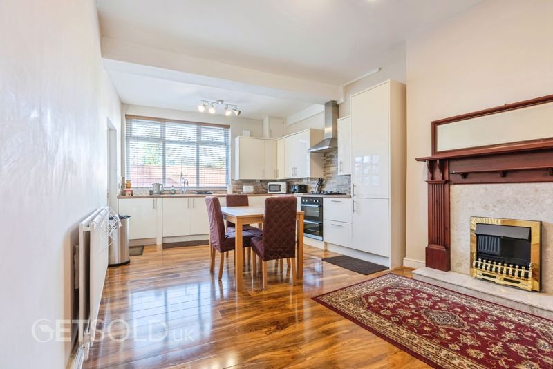 Property photo 3 of 10 Photo 5