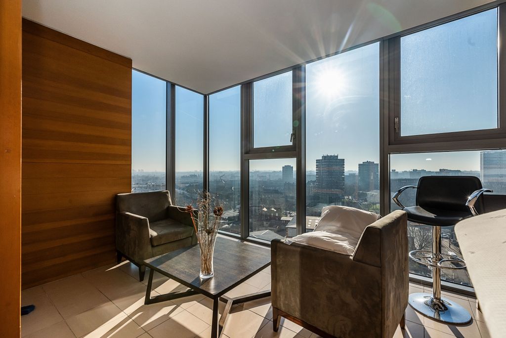 Property photo 1 of 11 906-Falcon-Wharf-007