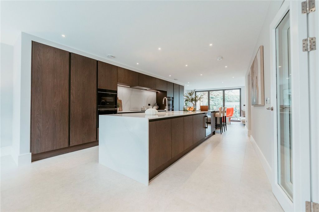 Property photo 2 of 9 Show Home