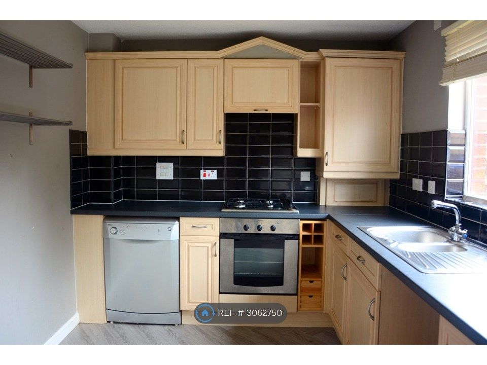 Property photo 3 of 10 Kitchen