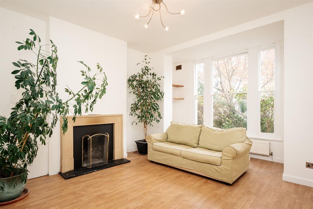 Property photo 2 of 14 Albert Rd-2.Jpg