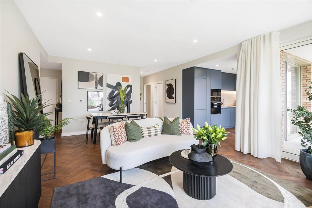 Property photo 1 of 17 Living Space