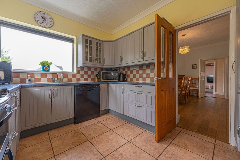 Property photo 3 of 63