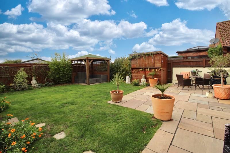 Property photo 2 of 11 Garden