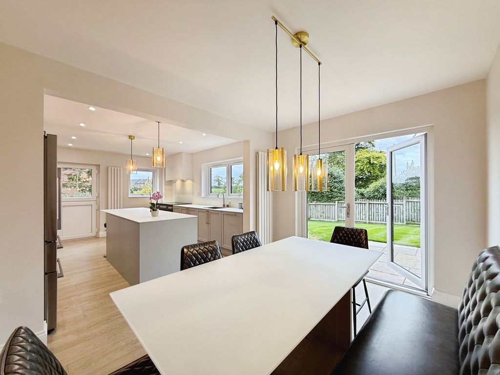 Property photo 2 of 32