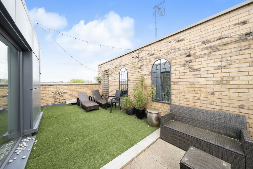 Property photo 1 of 19 Roof Terrace