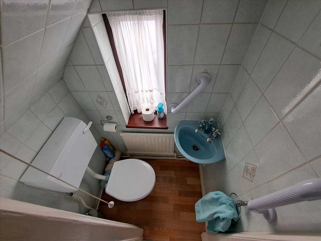 Property photo 3 of 15 Guest WC