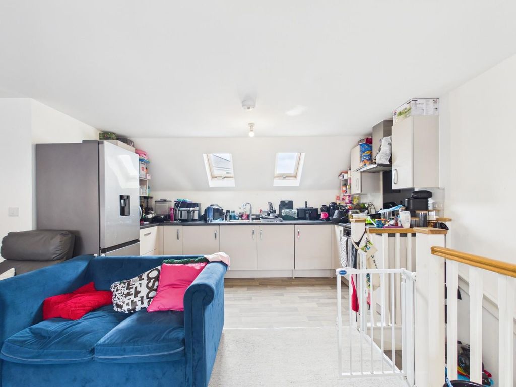 Property photo 3 of 20 Cam01576G0-Pr0360-Still020.Jpg