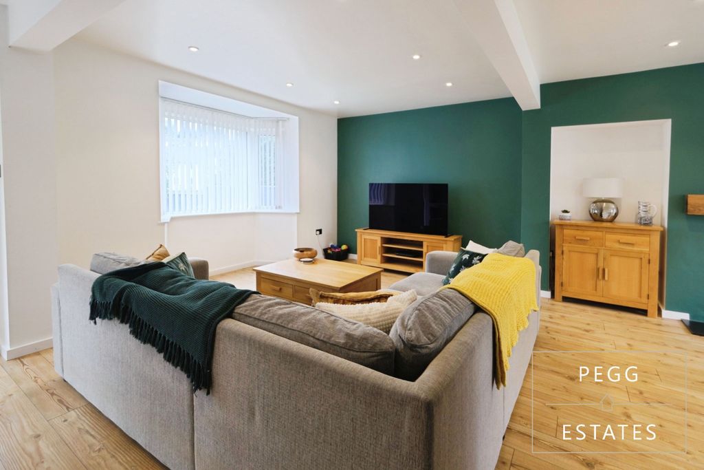 Property photo 3 of 31