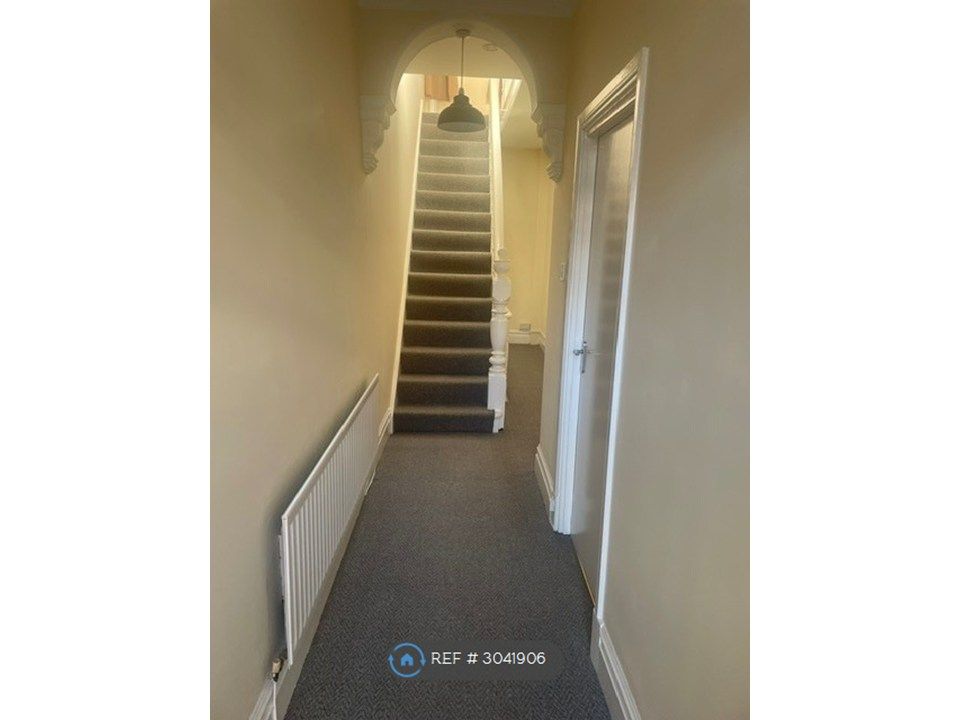 Property photo 3 of 29 Entrance Hallway